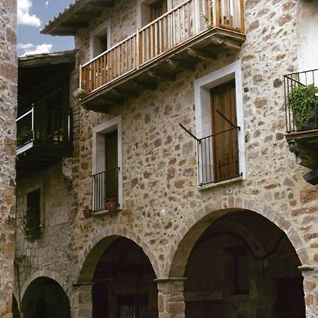Allotjaments Placa Major-Grevol Santa Pau Bagian luar foto