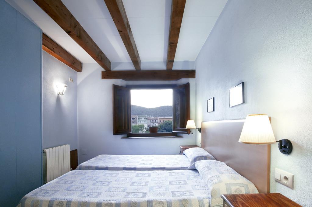 Allotjaments Placa Major-Grevol Santa Pau Ruang foto