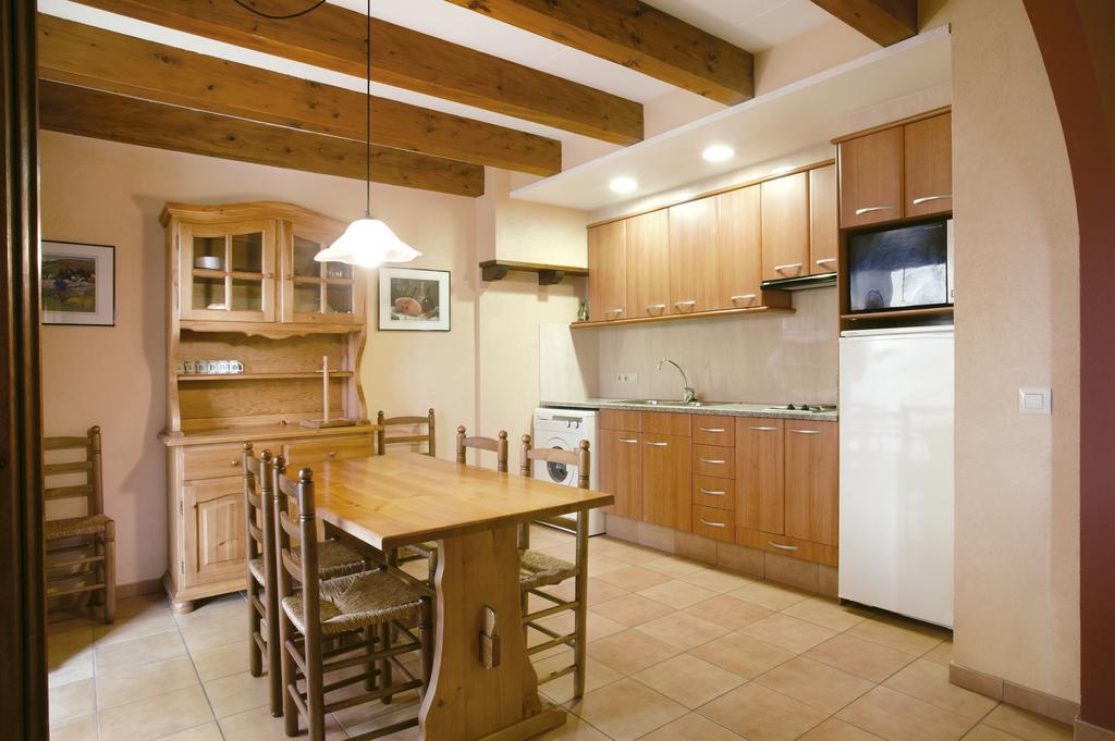 Allotjaments Placa Major-Grevol Santa Pau Ruang foto